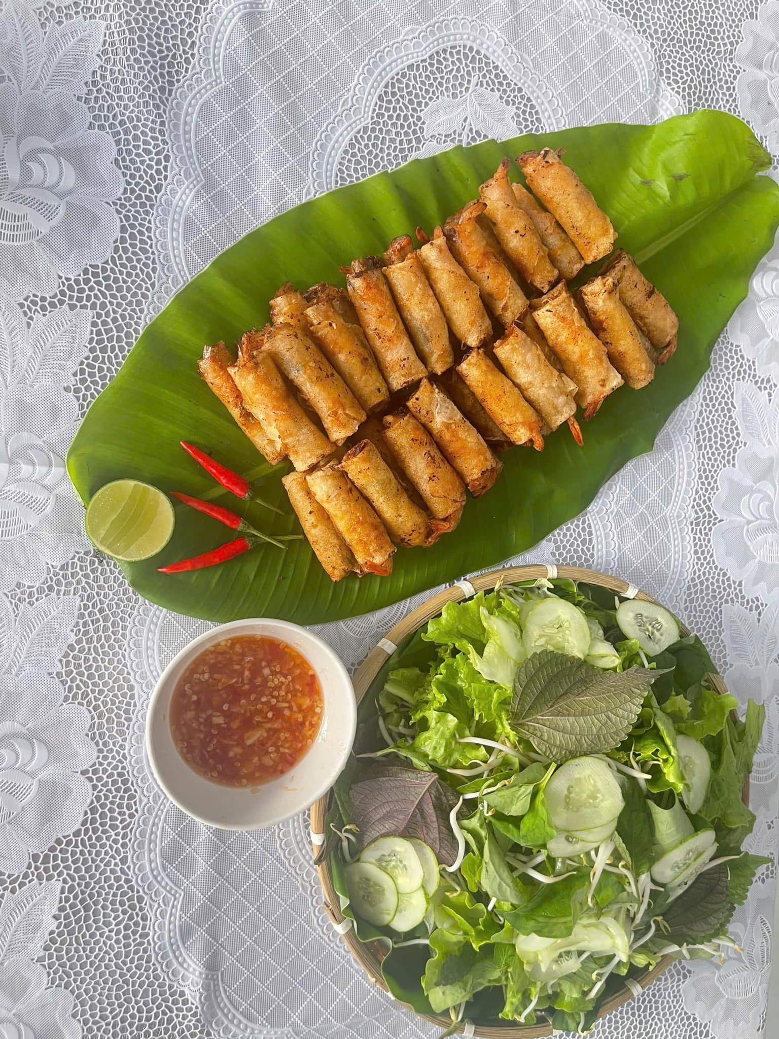 Nhân viên phục vụ nhiệt tình tại quán